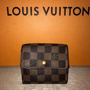 Louis Vuitton trifold wallet. #sd0025